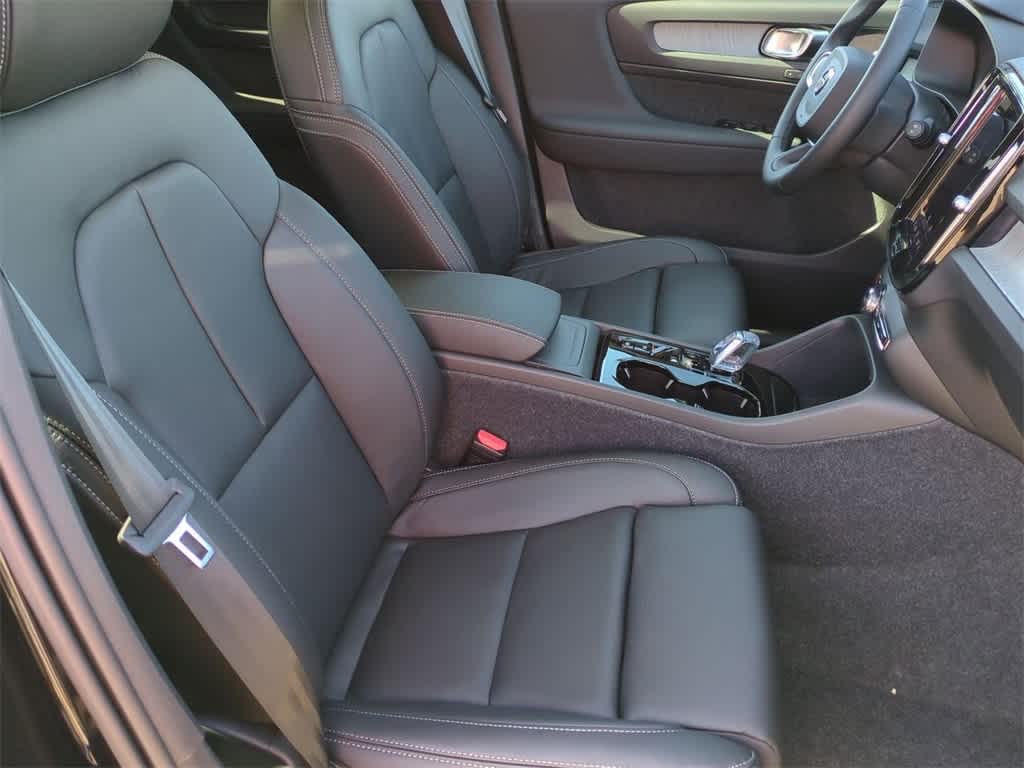 Thumbnail: 2026 Volvo XC40 - 22