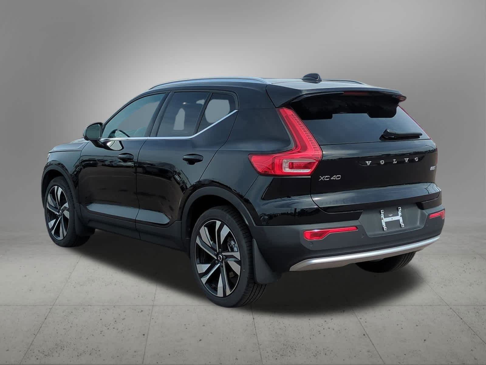 2025 Volvo XC40 Plus photo 4
