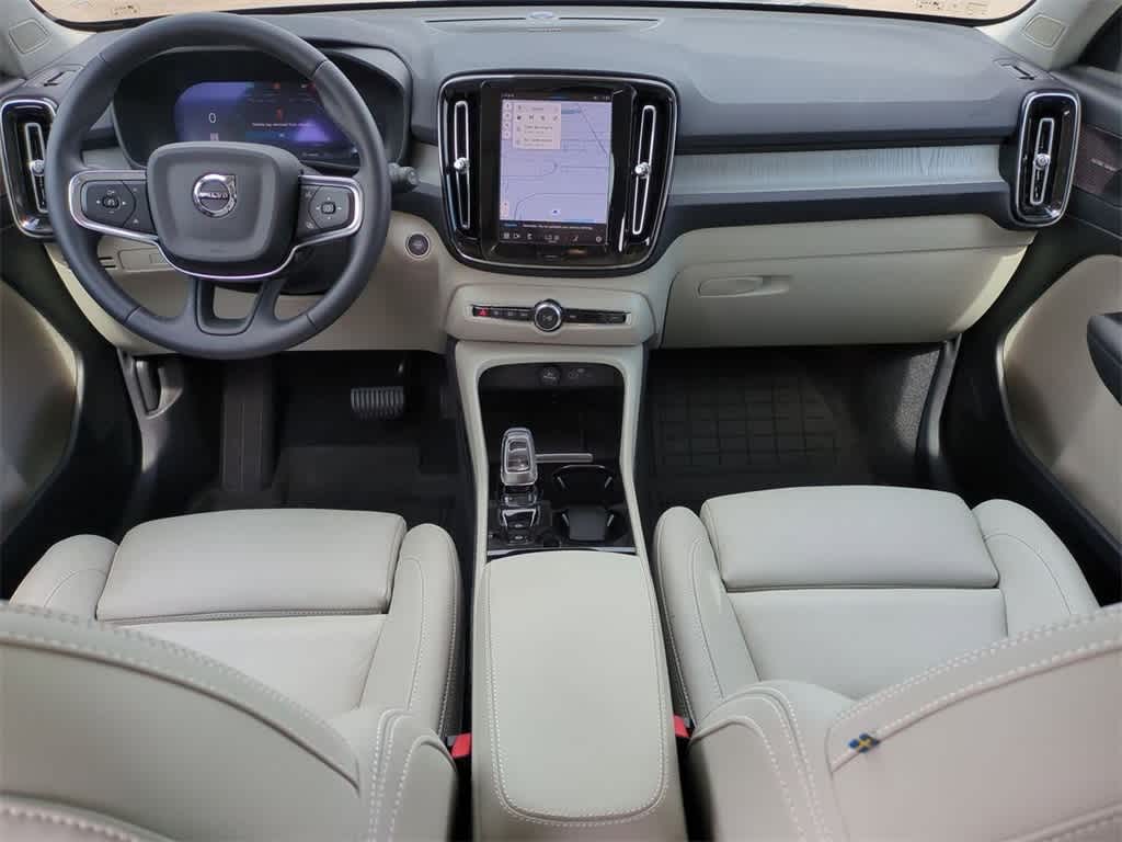 Thumbnail: 2025 Volvo XC40 - 14