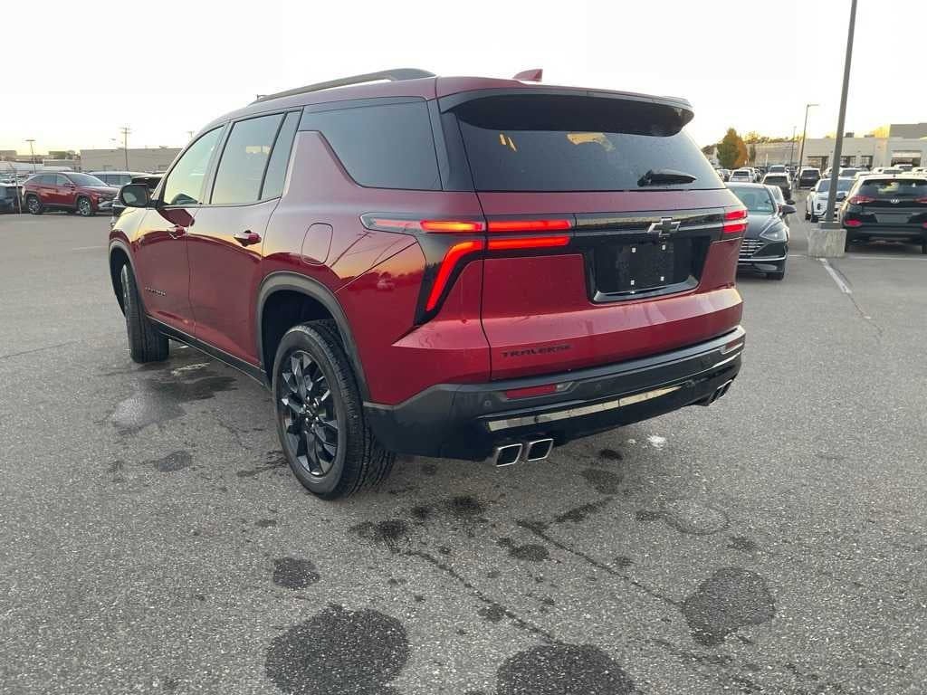 Used 2025 Chevrolet Traverse LT SUV