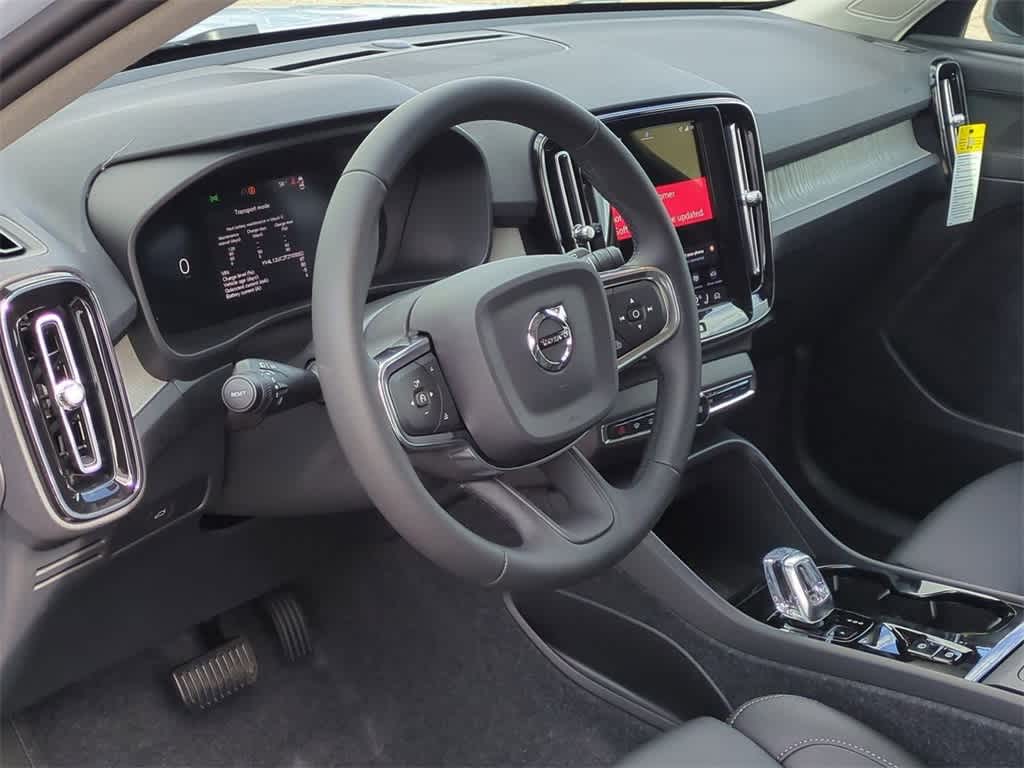 2026 Volvo XC40 Plus photo 2