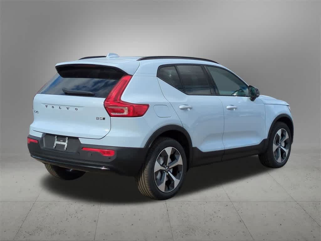 Thumbnail: 2026 Volvo XC40 - 6