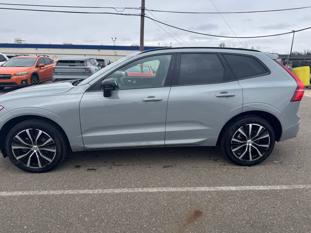 Thumbnail: 2025 Volvo XC60 - 10