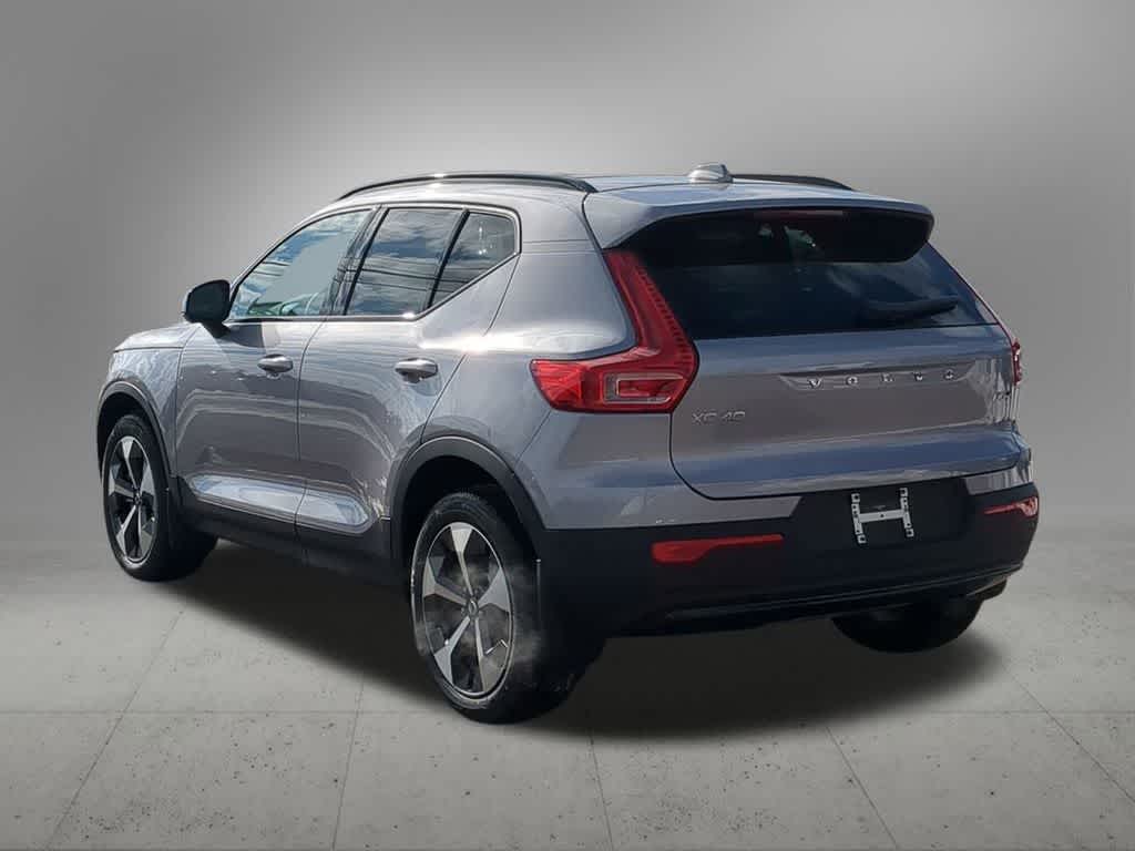 Thumbnail: 2026 Volvo XC40 - 4