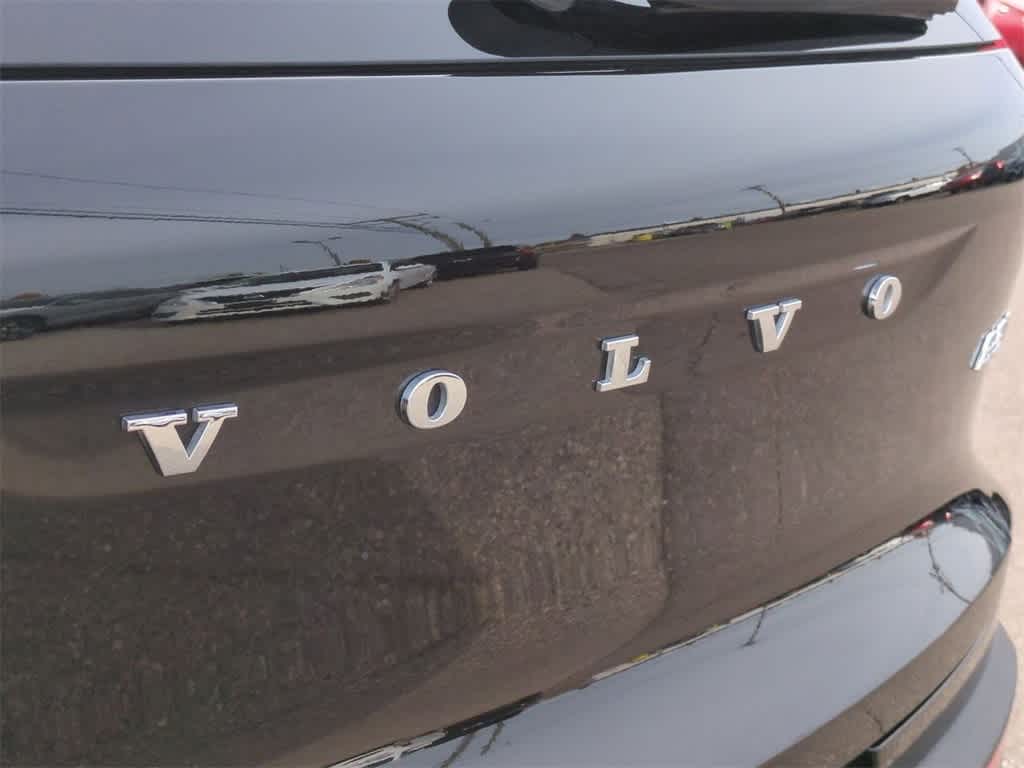 Thumbnail: 2023 Volvo XC40 - 4