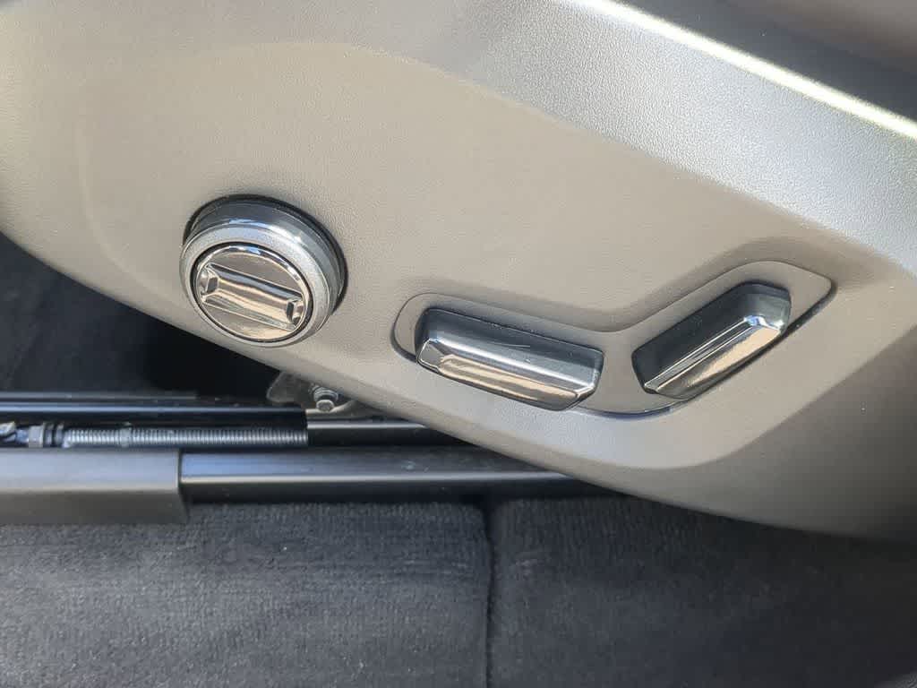 Thumbnail: 2026 Volvo XC60 - 16