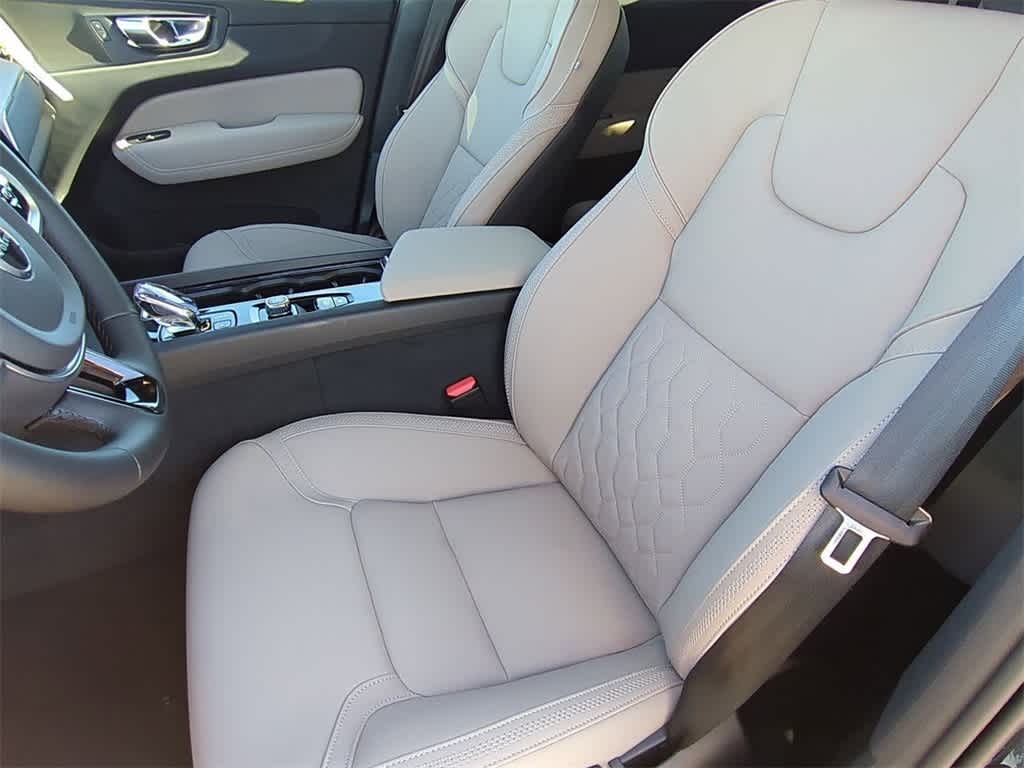 Thumbnail: 2026 Volvo XC60 - 15