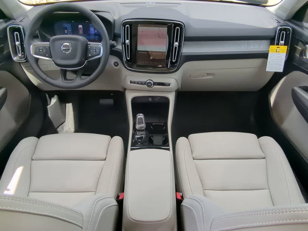 Thumbnail: 2026 Volvo XC40 - 14