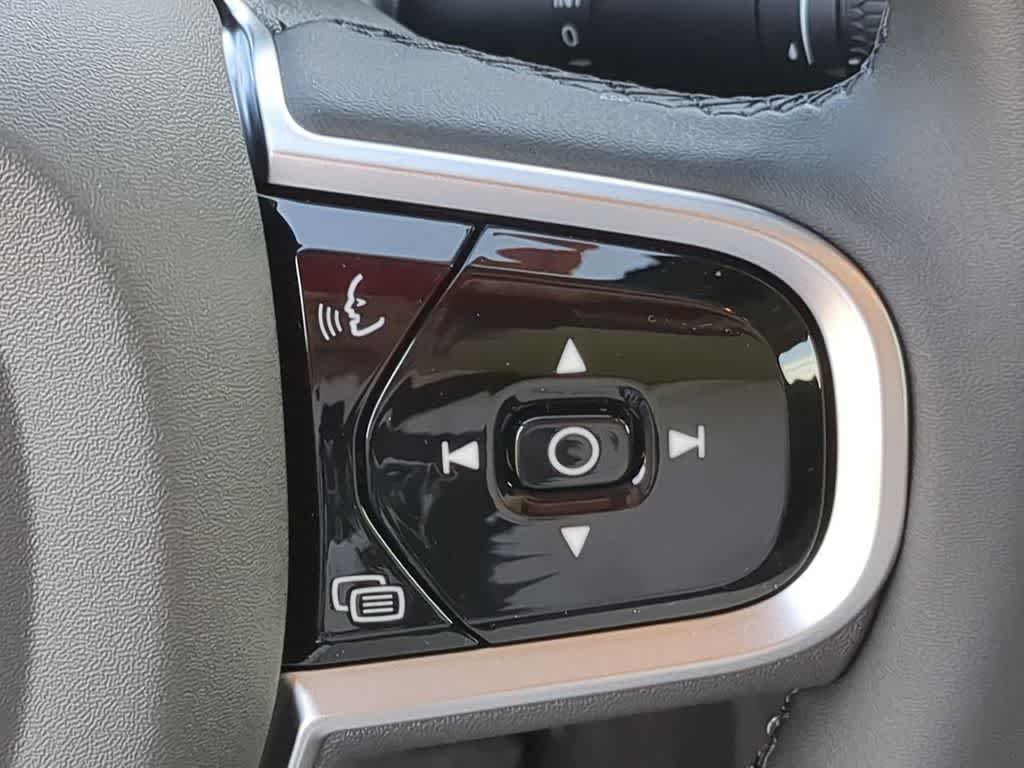 Thumbnail: 2026 Volvo XC60 - 23
