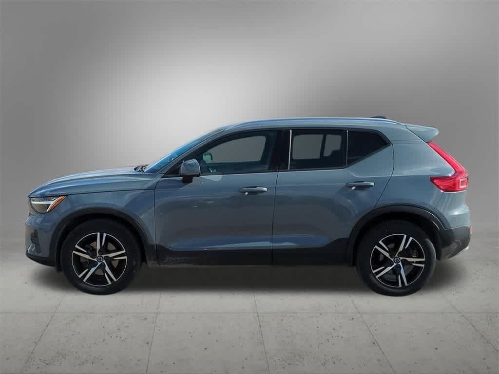 Used 2023 Volvo XC40 B5 AWD Core SUV