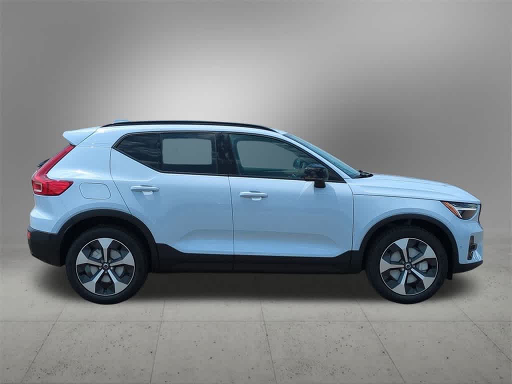 Thumbnail: 2026 Volvo XC40 - 7