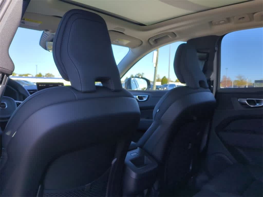 Thumbnail: 2026 Volvo XC60 - 17