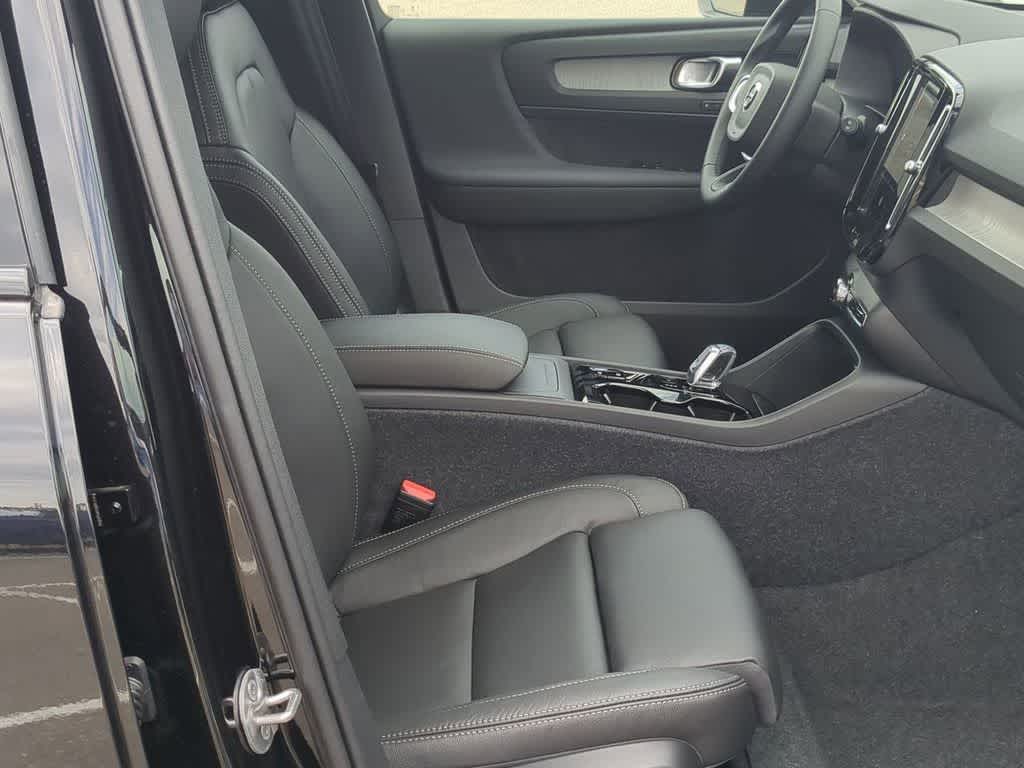 Thumbnail: 2026 Volvo XC40 - 20