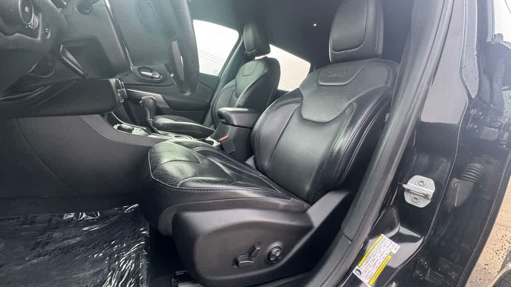 Thumbnail: 2019 Jeep Cherokee - 18