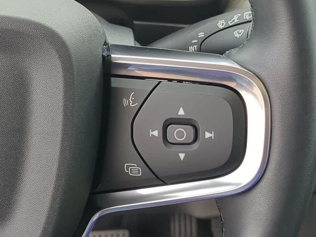 Thumbnail: 2026 Volvo XC40 - 22