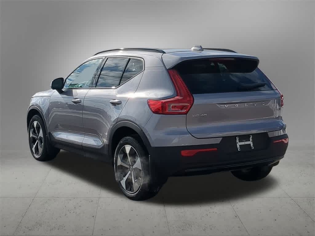 Thumbnail: 2026 Volvo XC40 - 4