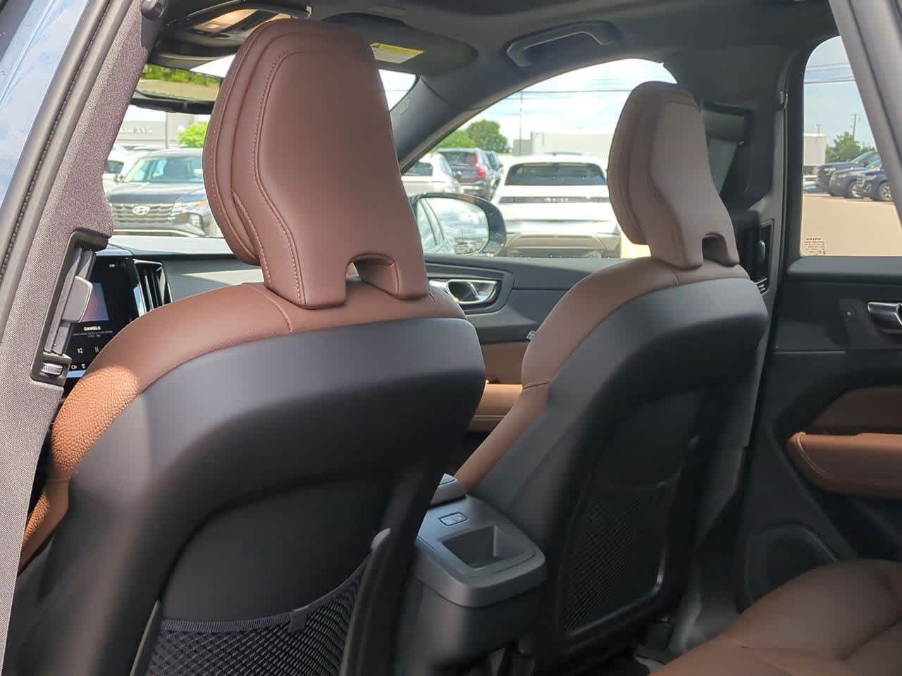Thumbnail: 2025 Volvo XC60 - 17