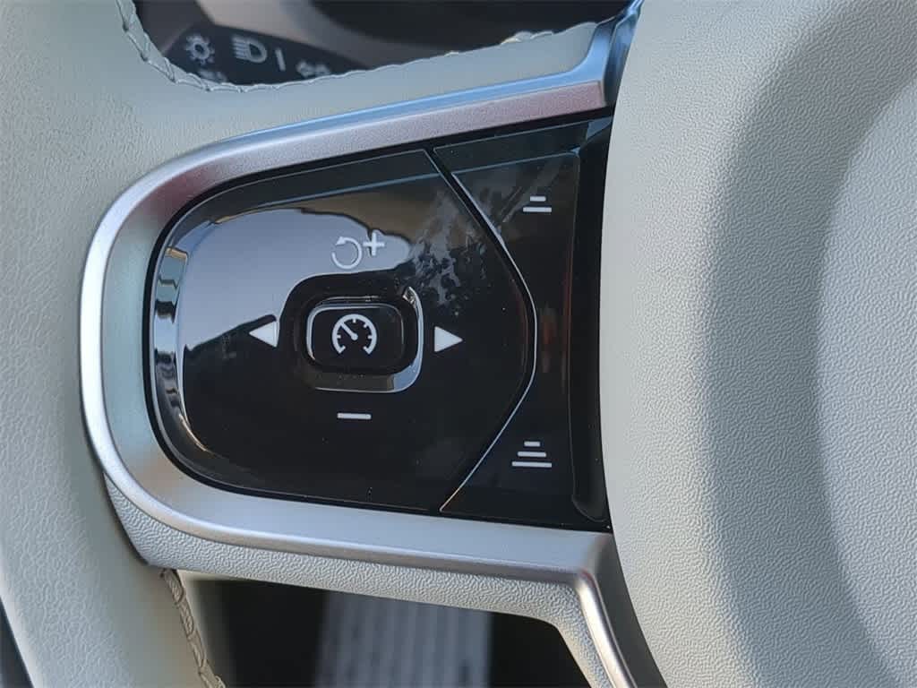 Thumbnail: 2026 Volvo XC60 - 22