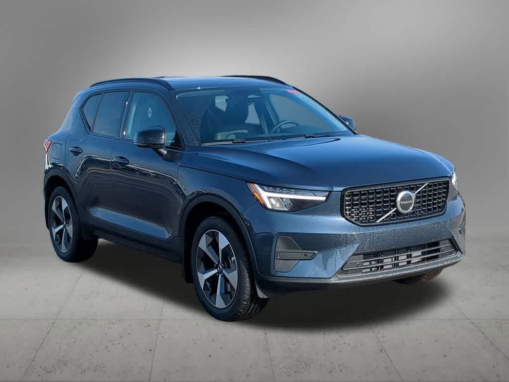 Thumbnail: 2026 Volvo XC40 - 8