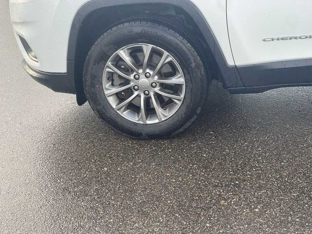 Thumbnail: 2020 Jeep Cherokee - 33