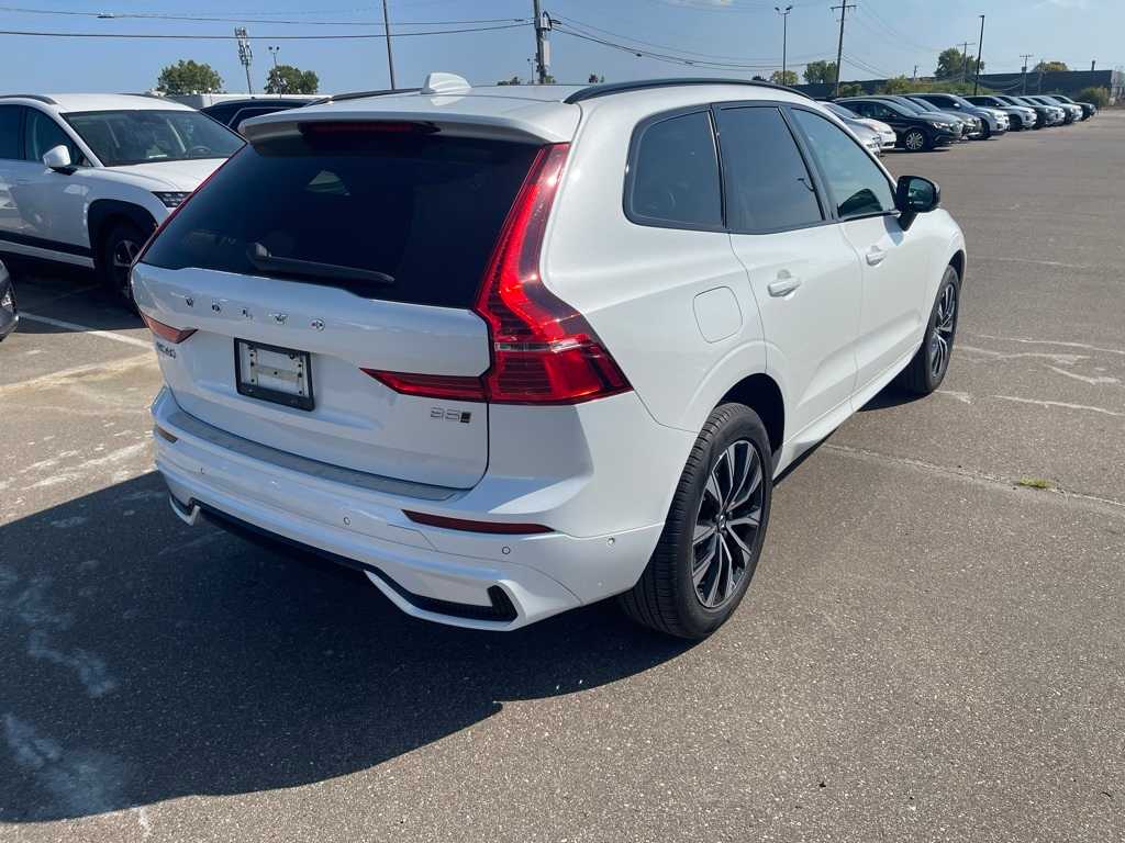 Thumbnail: 2023 Volvo XC60 - 5