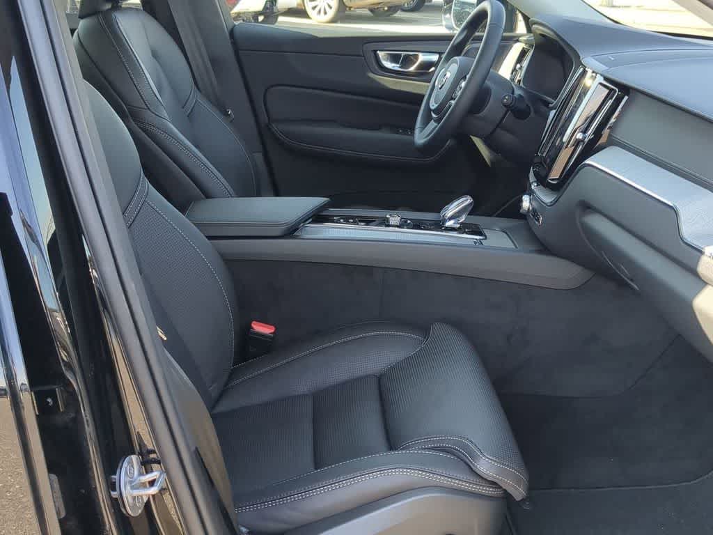 Thumbnail: 2025 Volvo XC60 - 20