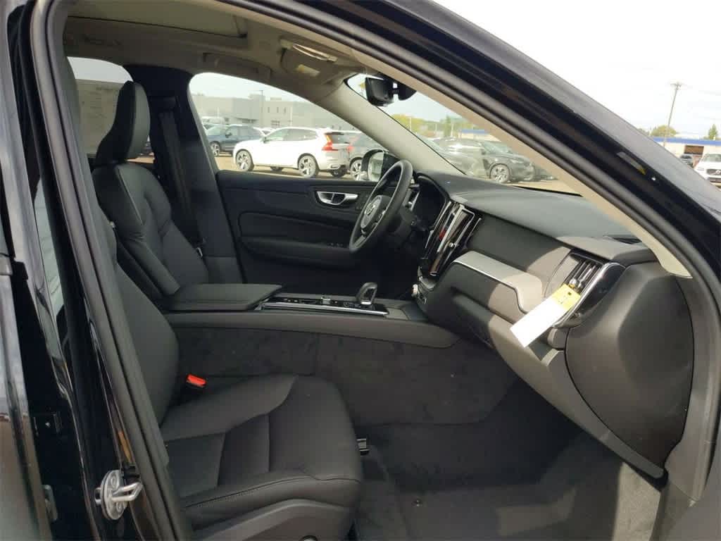 Thumbnail: 2025 Volvo XC60 - 19