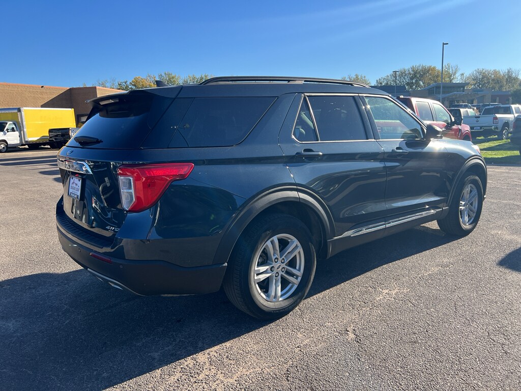 2023 Ford Explorer XLT photo 3