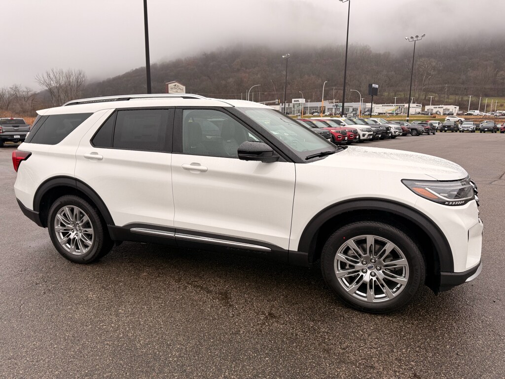 2026 Ford Explorer Platinum photo 2