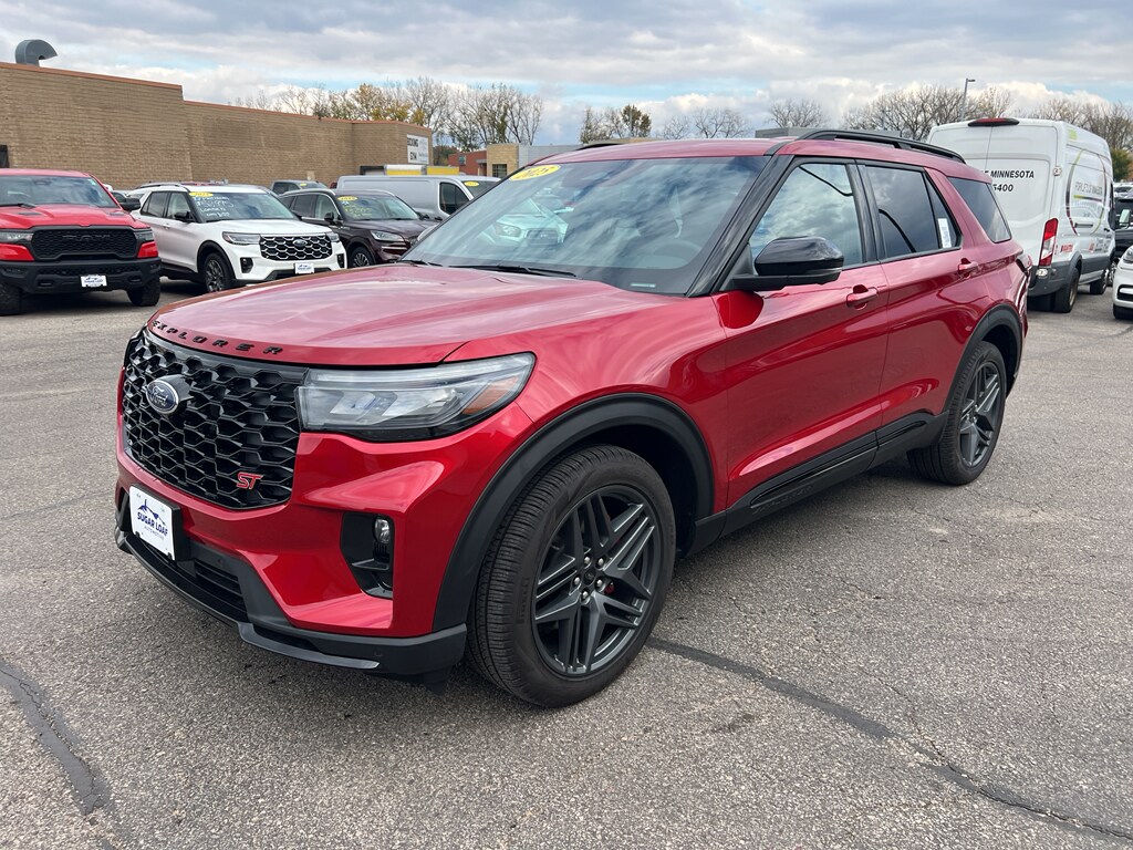 2025 Ford Explorer ST photo 2