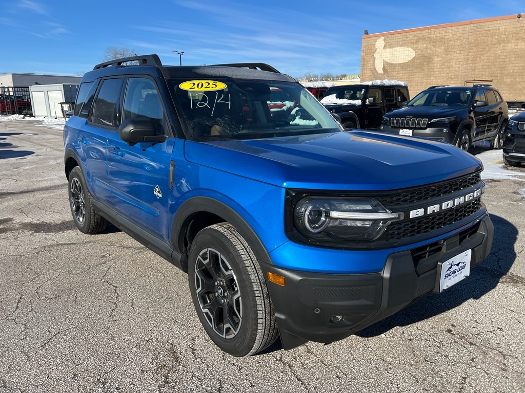 Used 2025 Ford Bronco Sport Outer Banks with VIN 3FMCR9CN2SRE56739 for sale in Winona, Minnesota