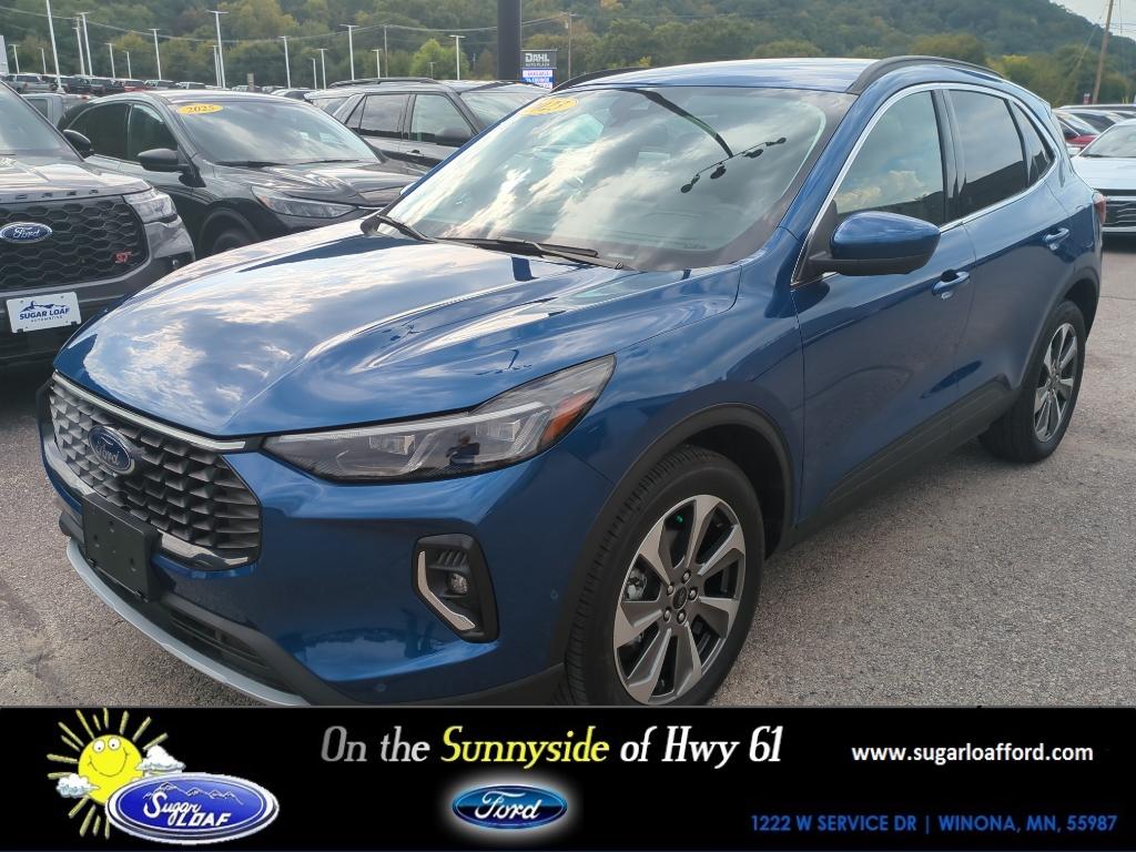 2023 Ford Escape Platinum's photo