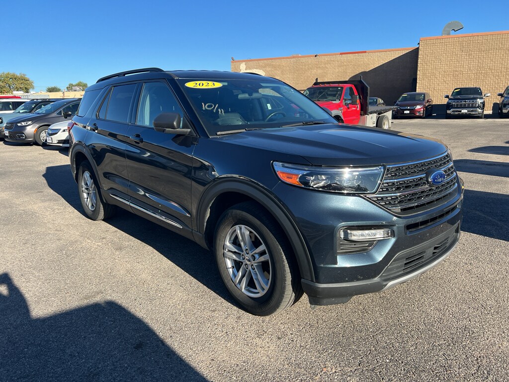 2023 Ford Explorer XLT photo 2