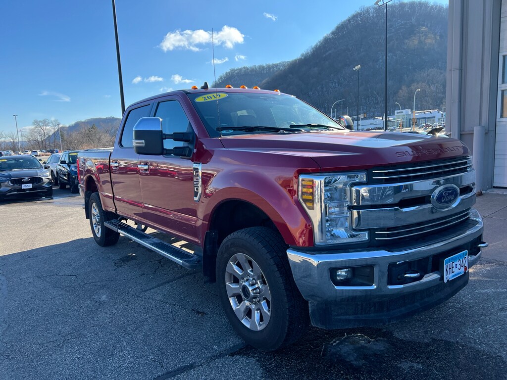 2019 Ford F-250 Lariat photo 2