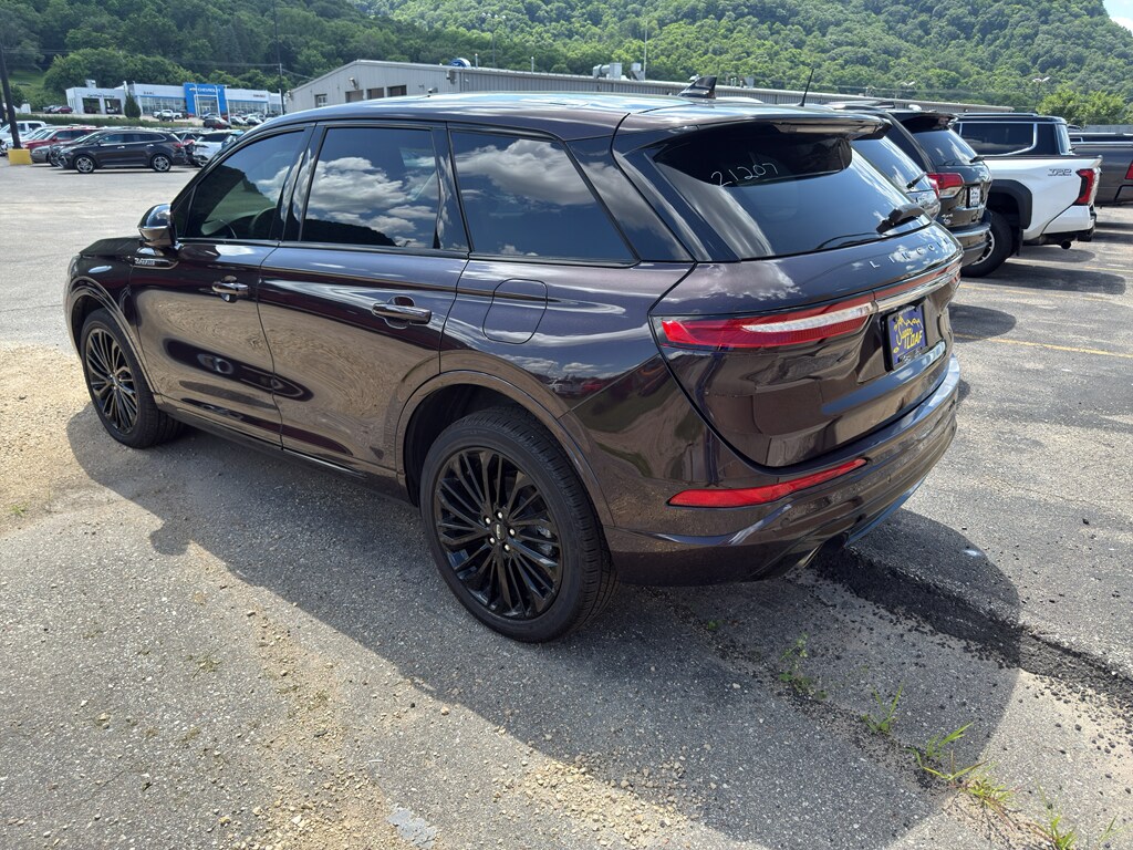 2023 Lincoln Corsair Standard photo 3