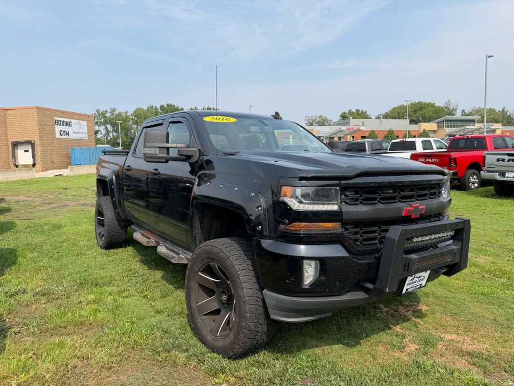Used 2016 Chevrolet Silverado 1500 LT with VIN 3GCUKREC4GG146510 for sale in Winona, Minnesota