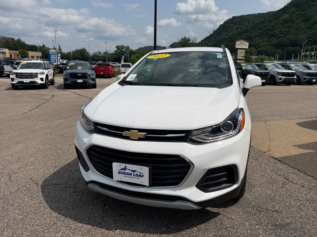 Used 2022 Chevrolet Trax LT with VIN KL7CJPSM2NB526271 for sale in Winona, Minnesota