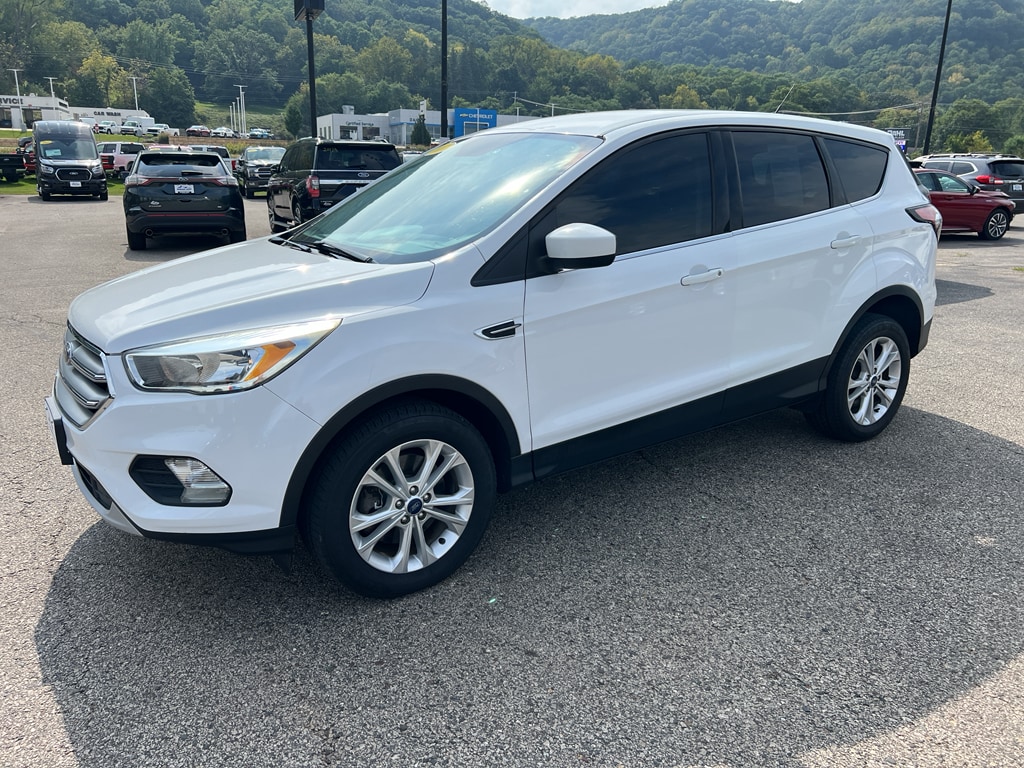 Used 2017 Ford Escape SE with VIN 1FMCU9GD4HUD33400 for sale in Winona, Minnesota