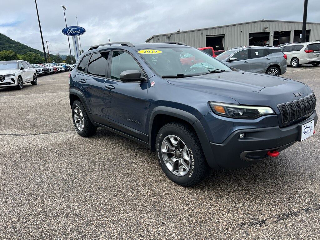 2019 Jeep Cherokee Trailhawk photo 2