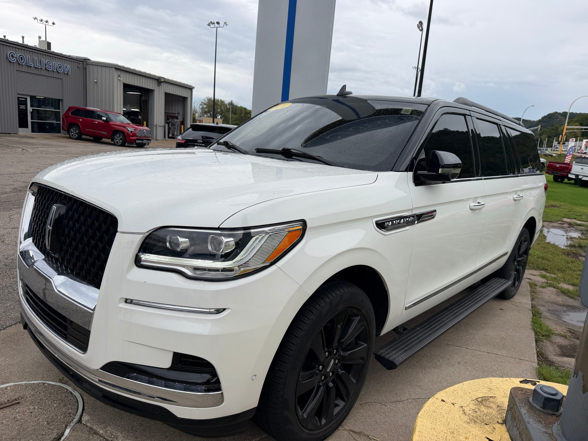 Used 2024 Lincoln Navigator Black Label L with VIN 5LMJJ3TGXREL18745 for sale in Winona, Minnesota