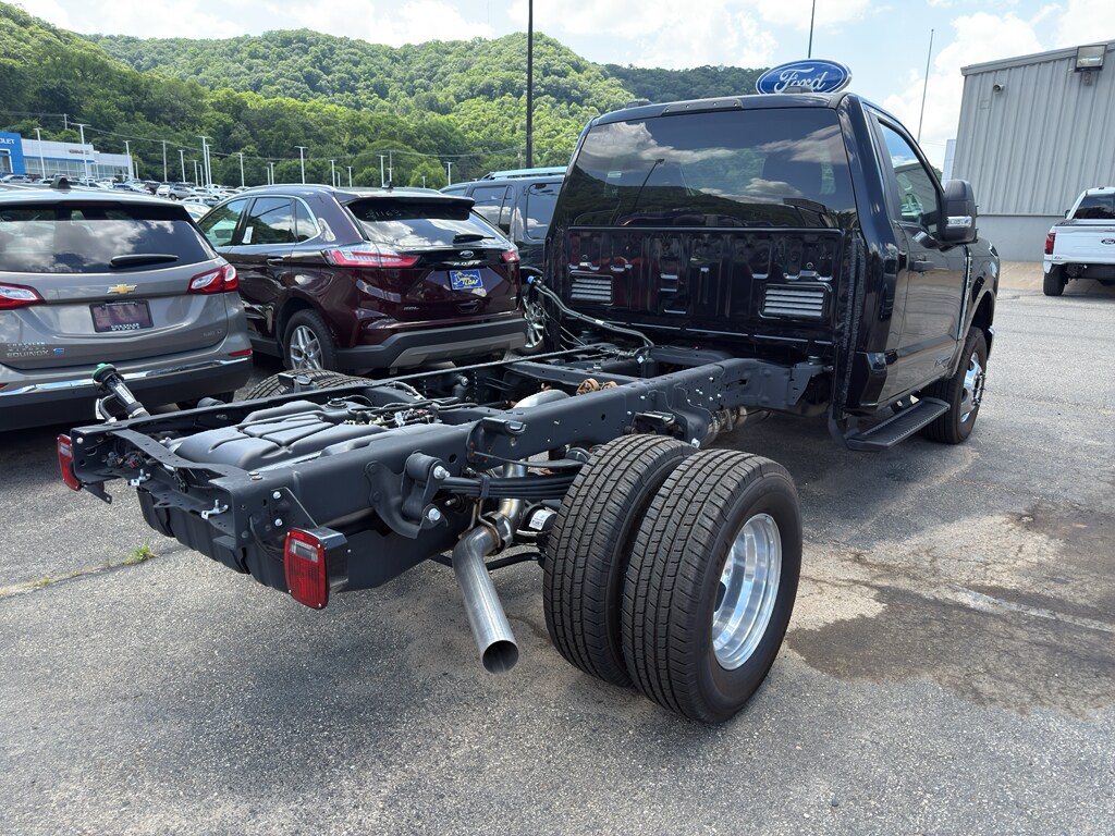 2025 Ford F-350 XLT photo 4