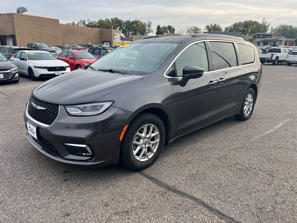 Used 2022 Chrysler Pacifica Touring L with VIN 2C4RC1BG0NR169317 for sale in Winona, Minnesota
