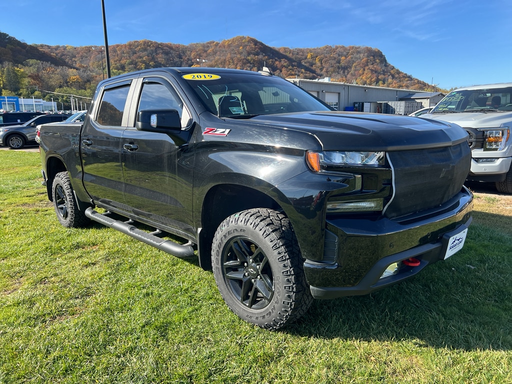 Used 2019 Chevrolet Silverado 1500 LT Trail Boss with VIN 3GCPYFED1KG250741 for sale in Winona, Minnesota