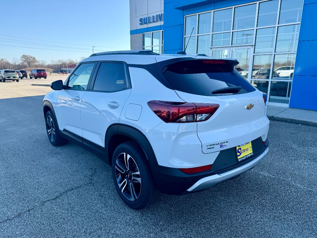 2024 Chevrolet Trailblazer LT photo 2