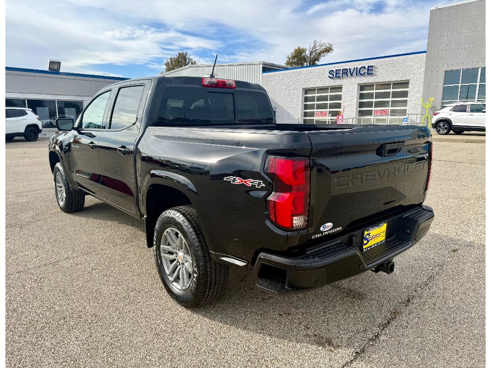 2026 Chevrolet Colorado LT photo 2