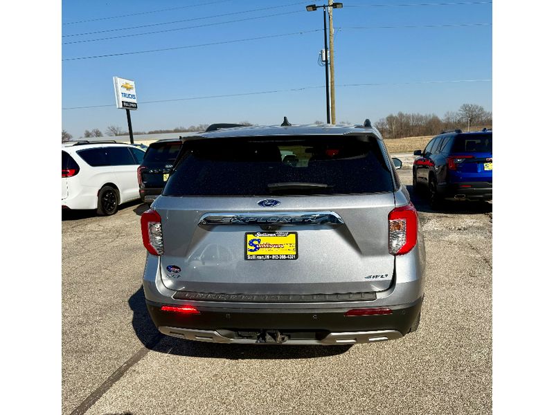 2022 Ford Explorer XLT photo 3