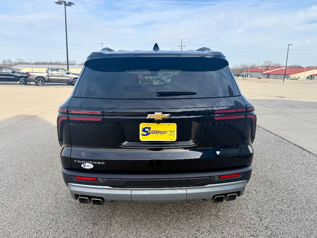 Used 2025 Chevrolet Traverse FWD LT Sport Utility