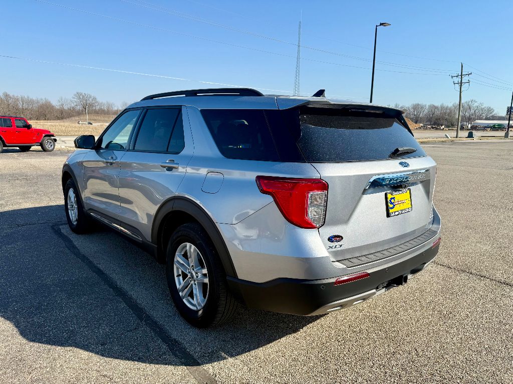 2022 Ford Explorer XLT photo 2