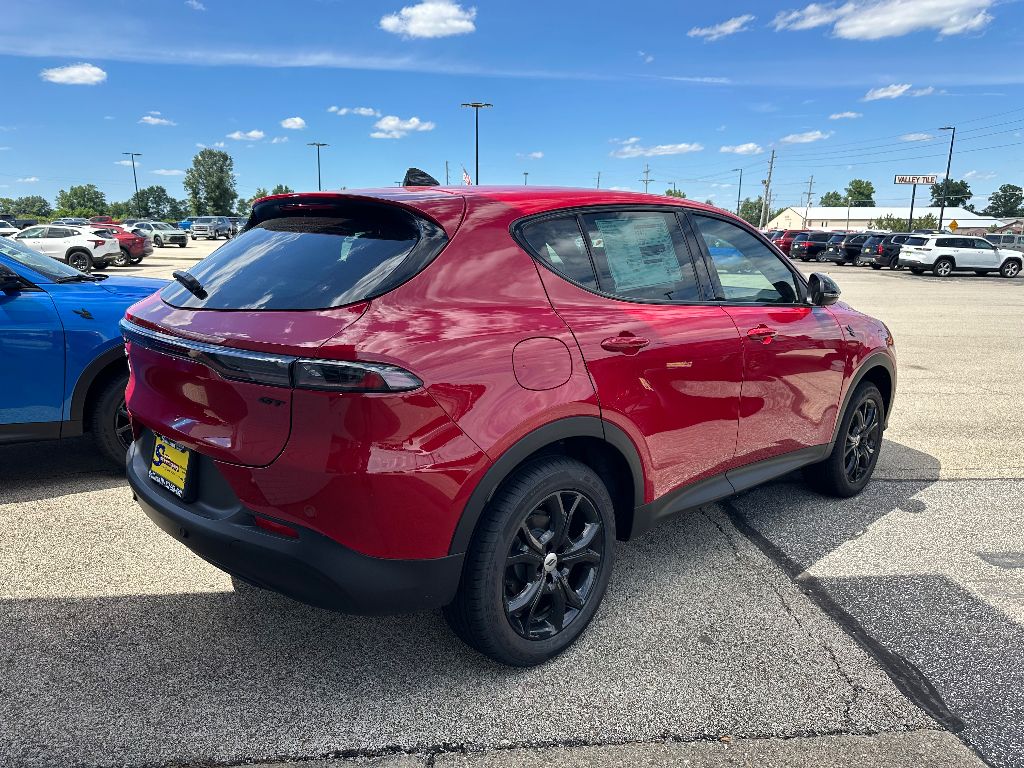 2024 Dodge Hornet GT photo 4