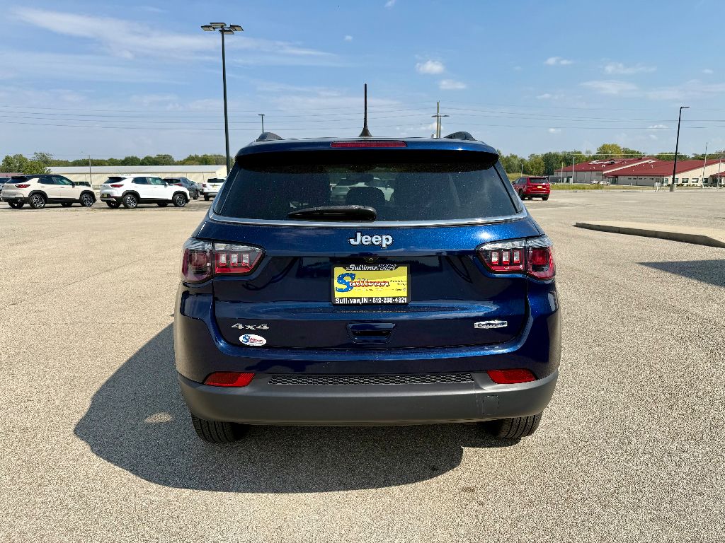 2021 Jeep Compass Latitude photo 3